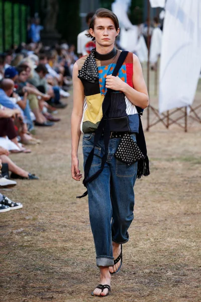 Look 27